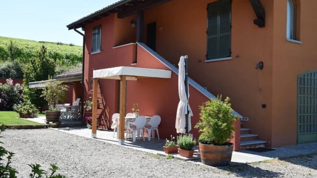 Nizza Monferrato House | Cascina dei Giacinti Farmhouse: Grape Cottage