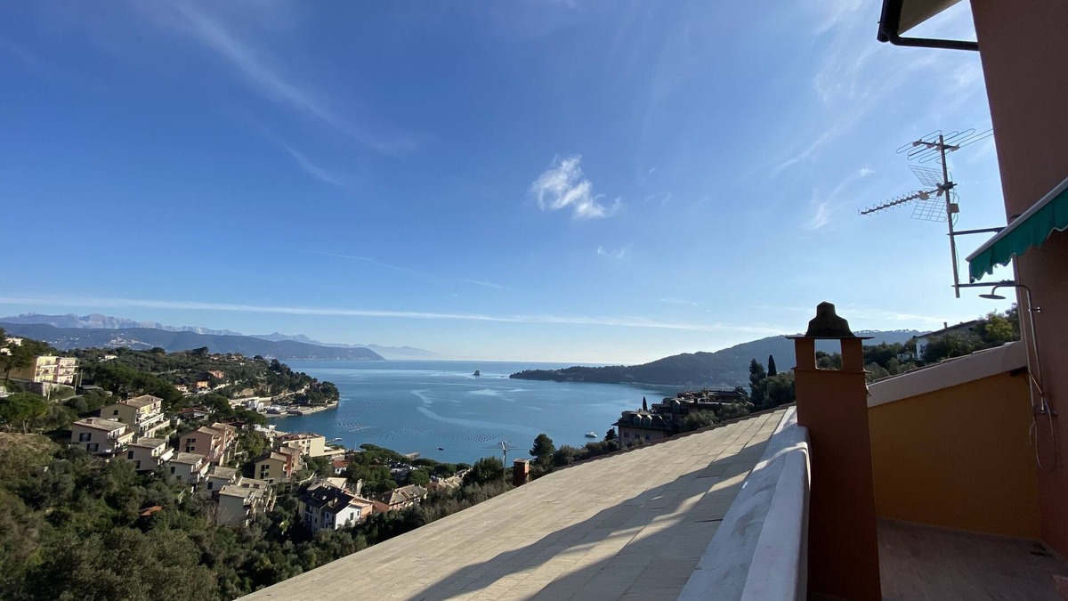 Portovenere Apartment | CaseMaggi Beach House Terrace overlooking Gulf of Poets and Palmaria Island