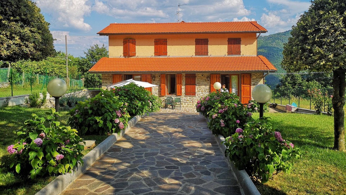 Castello-prato House | Casentino semi-detached house