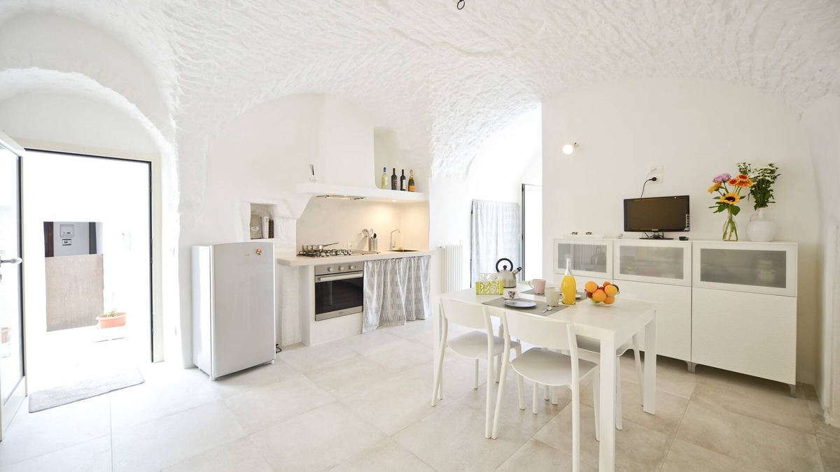 Old Town Cisternino Apartment | Casetta Arco con balcone