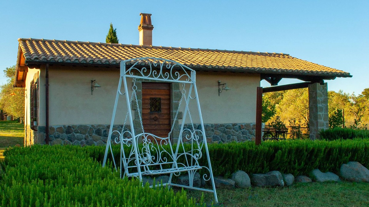 Montefiascone House | Casina Marco Polo. Elegant depandace, two rooms plus, with private patio