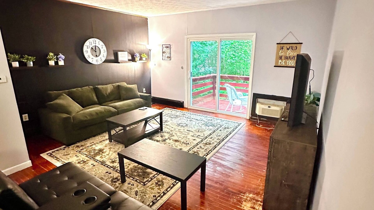 Montville Apartment | Casino Getaway! 2M from Mohegan 8M from Foxwoods