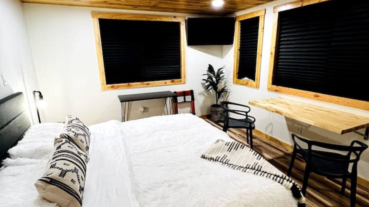 Athens House | Casita 3 · Getaway Space in nature - near lakes & shopping.C3