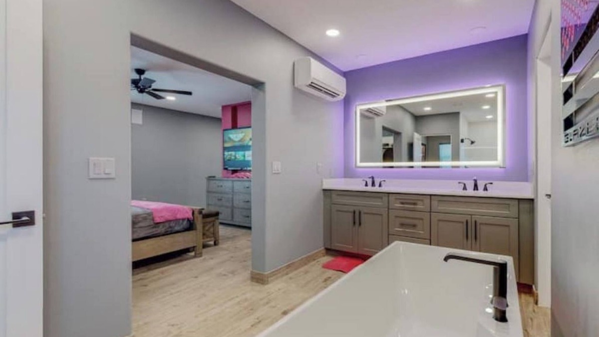 Heritage Hills House | Casita Container w/Hot tub & King Bed
