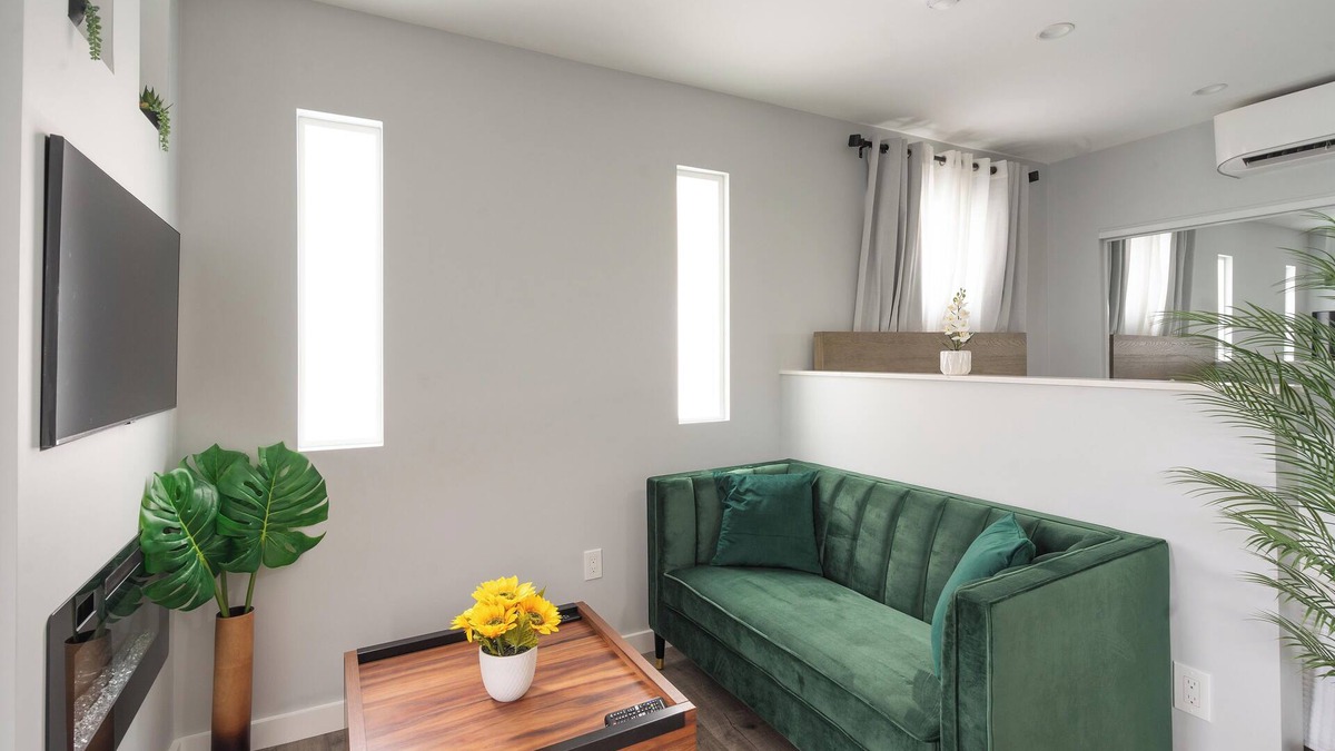 Del Aire House | Casita CW LAX Studio:Your Gateway to LA Adventures