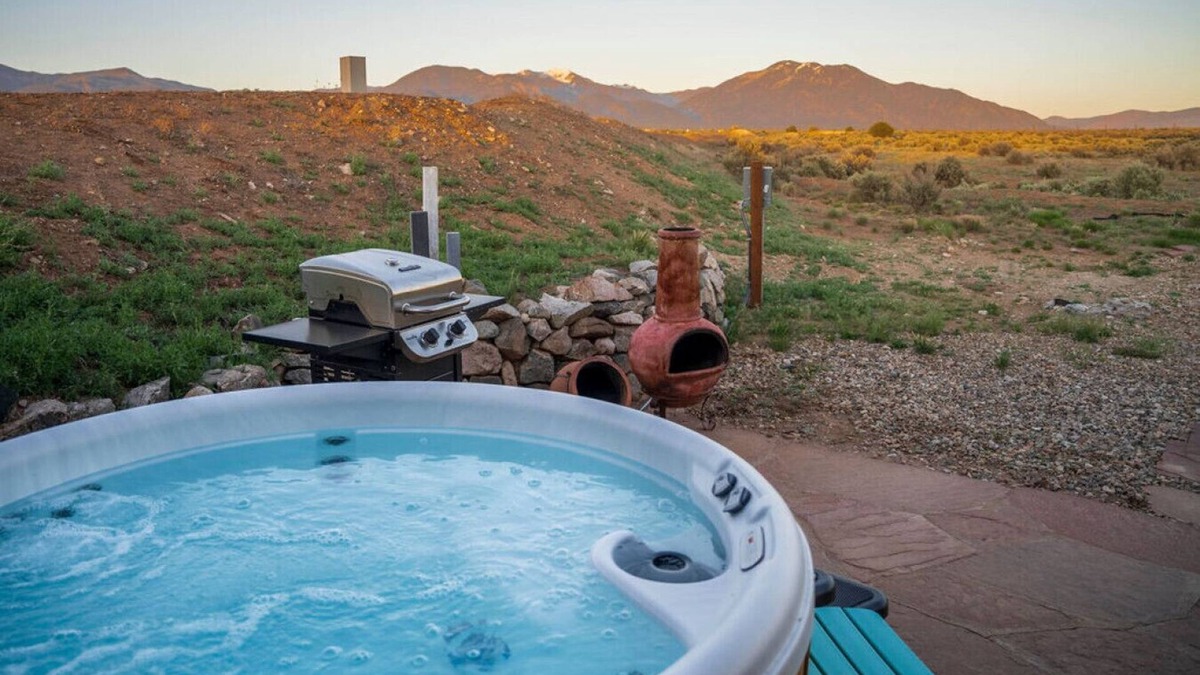 Arroyo Hondo RV Rental | Casita de Alfarero - A Peaceful Escape - New Hot Tub!