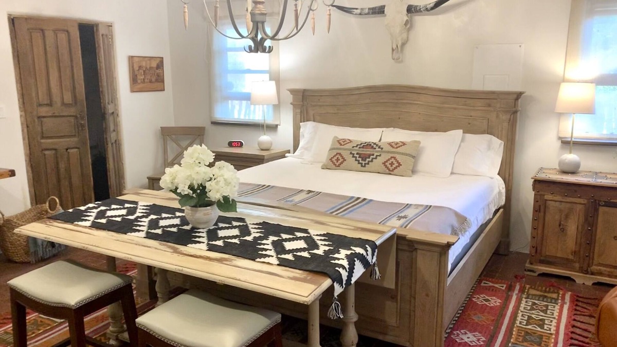Historic Eastside House | Casita de La Joya del Este in prime historic Eastside