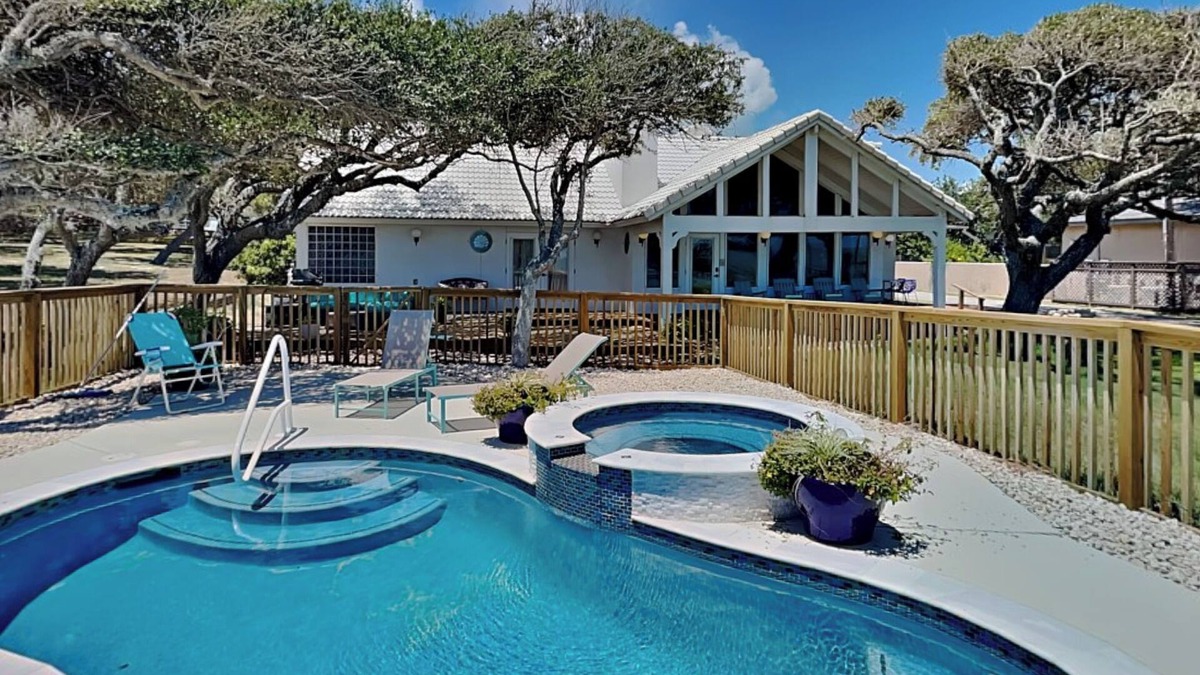 Rockport House | Casita Del Mar | Pool, Waterfront w/ Pier