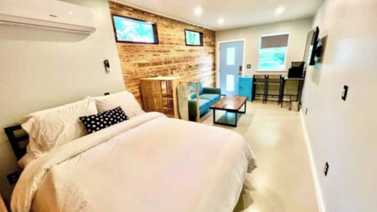 MLK House | Casita East - Cozy, Pretty & Private