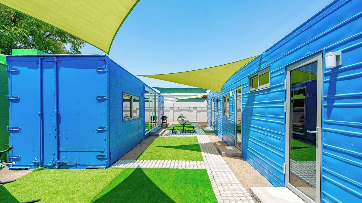 Paradise Valley Village House | Casita in Paradise | Resort-like yard x MiniGolf!