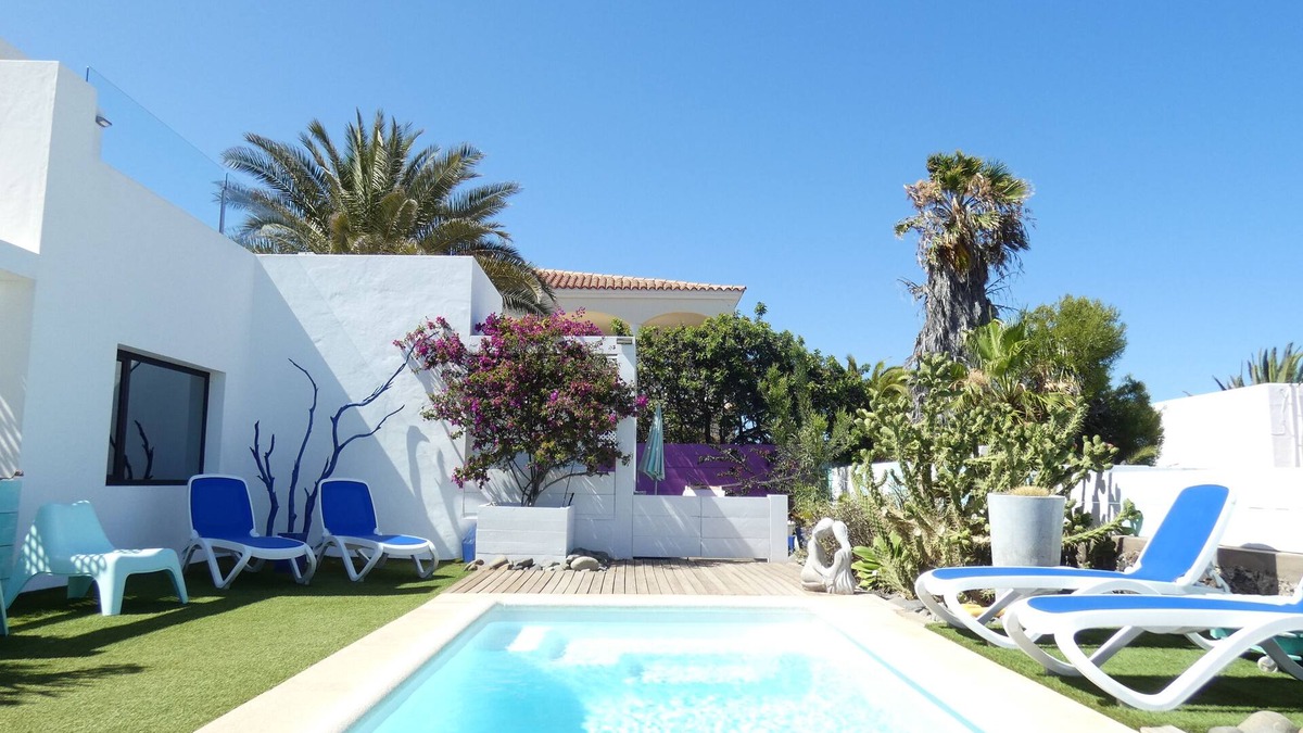 Corralejo House | Casita Maracuya, a garden on the sea