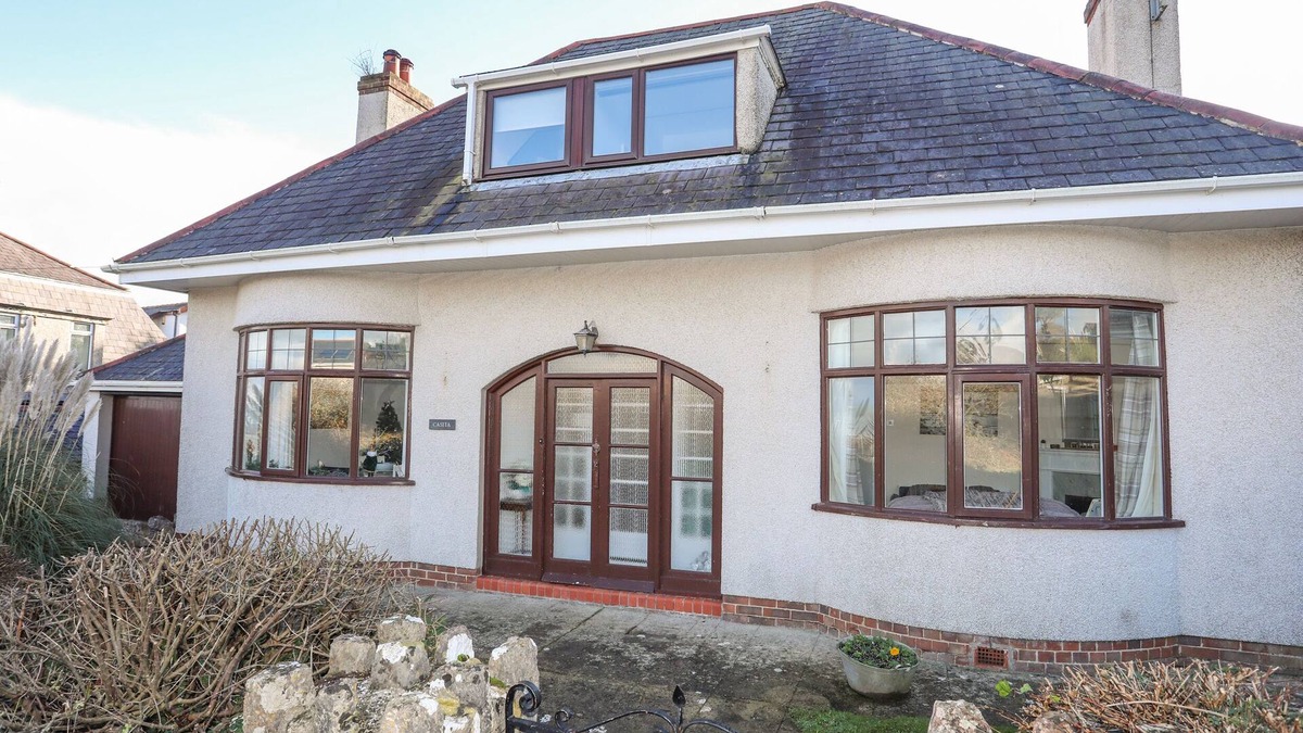 Benllech Cottage | CASITA, pet friendly, with open fire in Benllech