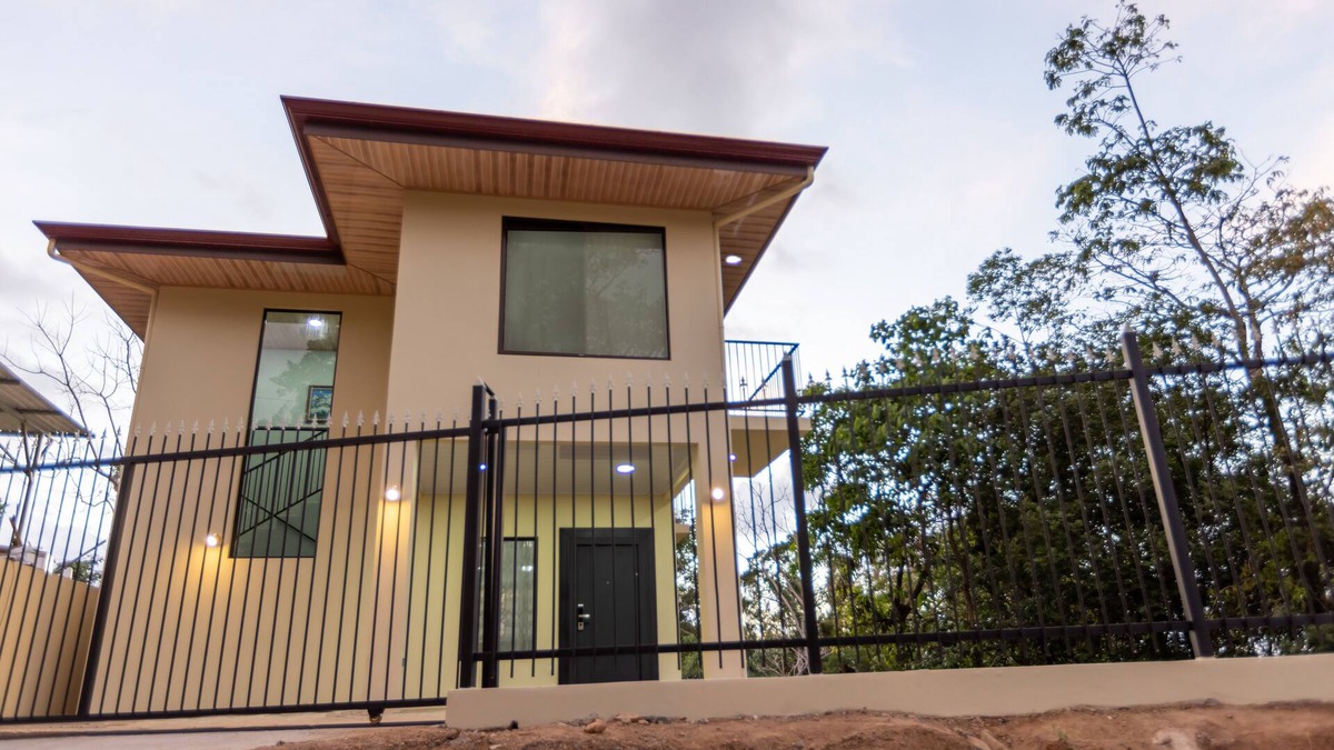 Grifo Alto Apartment | Casita Poro, you can do day trips to beaches, Nat. Parks, volcanoes, waterfalls.