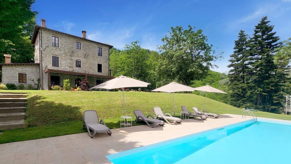 Camporgiano Villa | Casolare al Poggio - Country house, large private pool. WIFI. Walk to river.