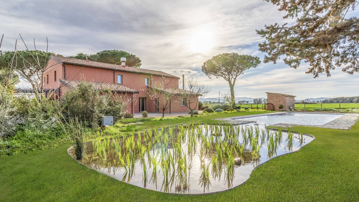 Montorsaio Villa | Casolare Clara with a beautiful Bio-Lake
