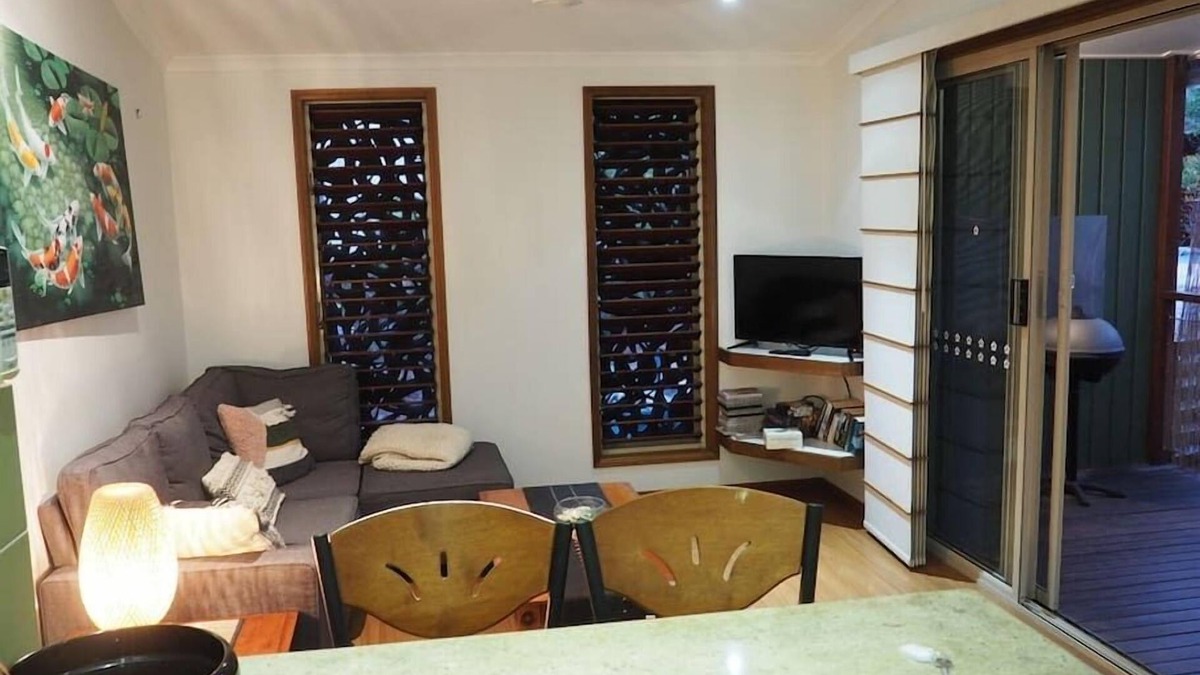 Mission Beach House | Cassawong Cottages - Lorikeet