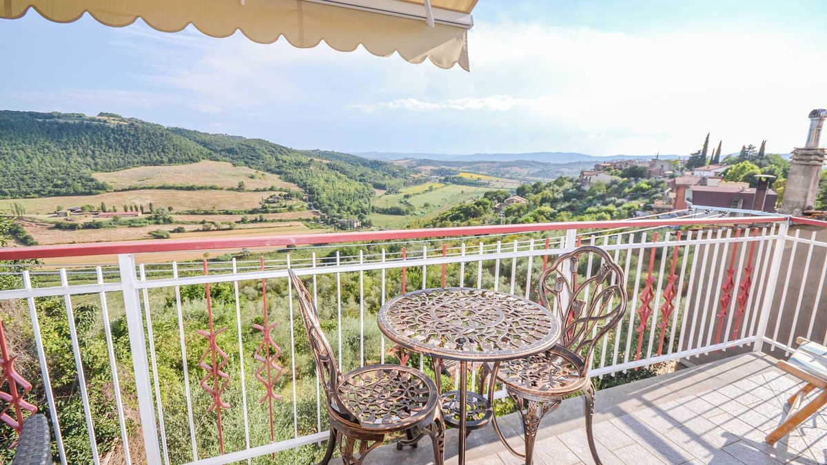 Fabro Scalo House | Cassetta La Veduta -Charming 1 bedroom house w/WiFi, AC in fantastic Carnaiola