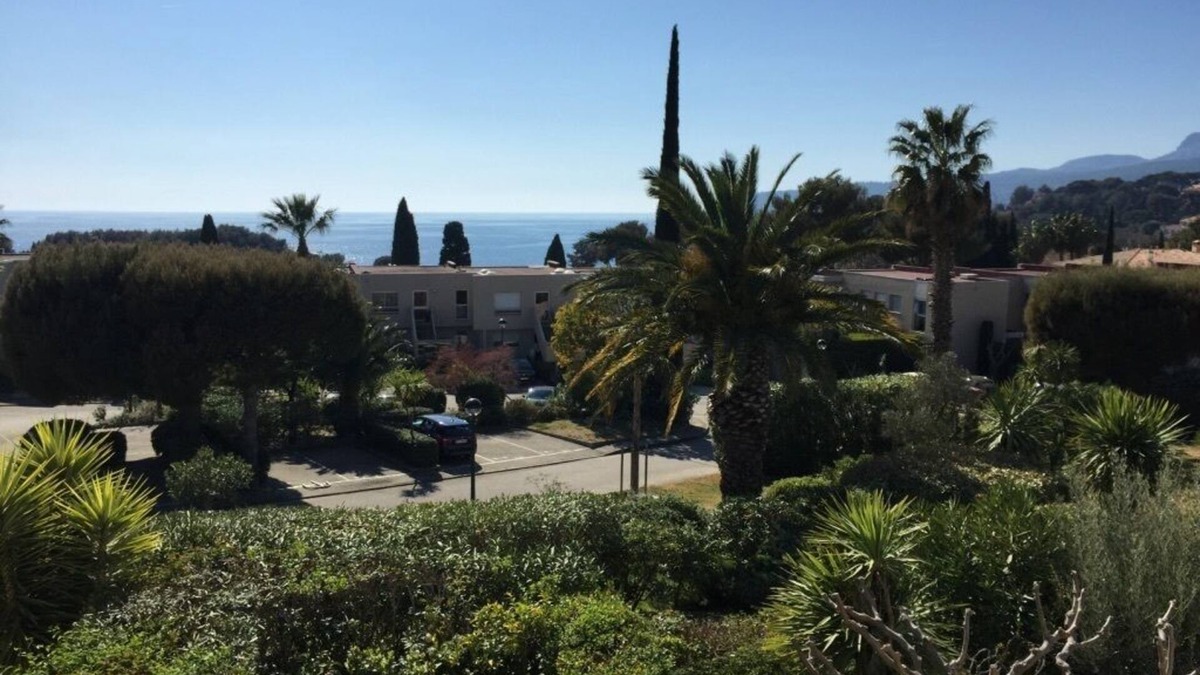 Cassis Apartment | Cassis, Apartment with terrace, sea and cliff views. Private parking, Wifi.