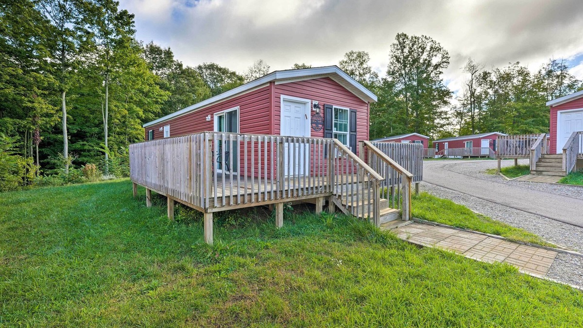 Cassopolis Cabin | Cassopolis Cabin w/On-Site Fishing Pier!