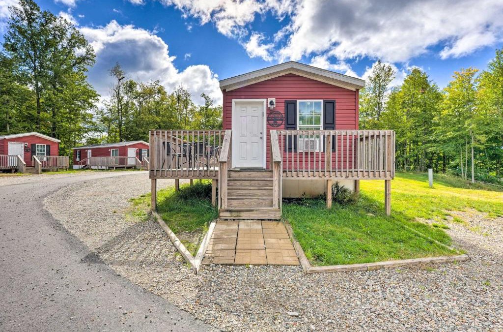 Cassopolis House | Cassopolis Cabin with Lake and Fishing Access!