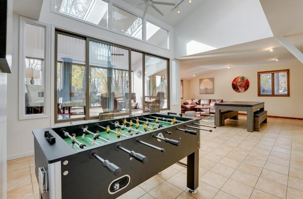 Cassopolis House | Cassopolis Vacation Home - Walk to Diamond Lake!