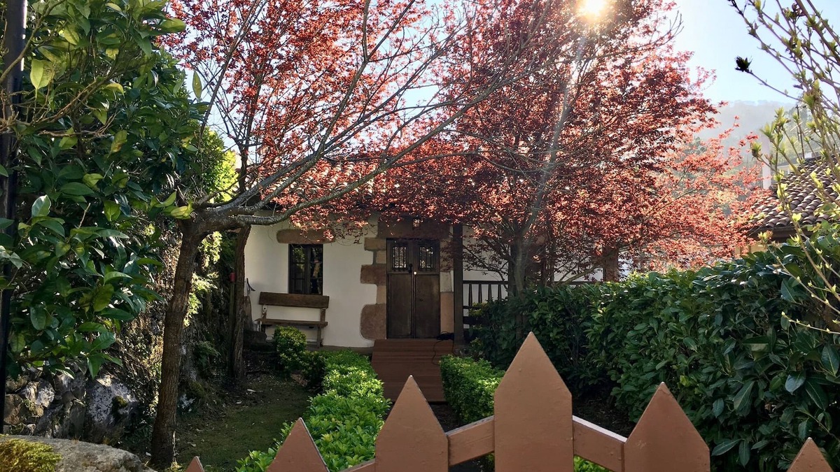 Puente Viesgo Cottage | Castañeda Lodge. Rural house with private garden and hydromassage