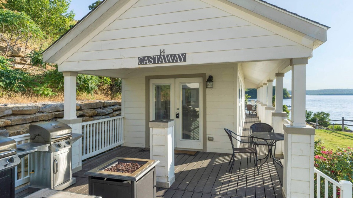 Sperry Cottage | Castaway at CrossTimbers Marina