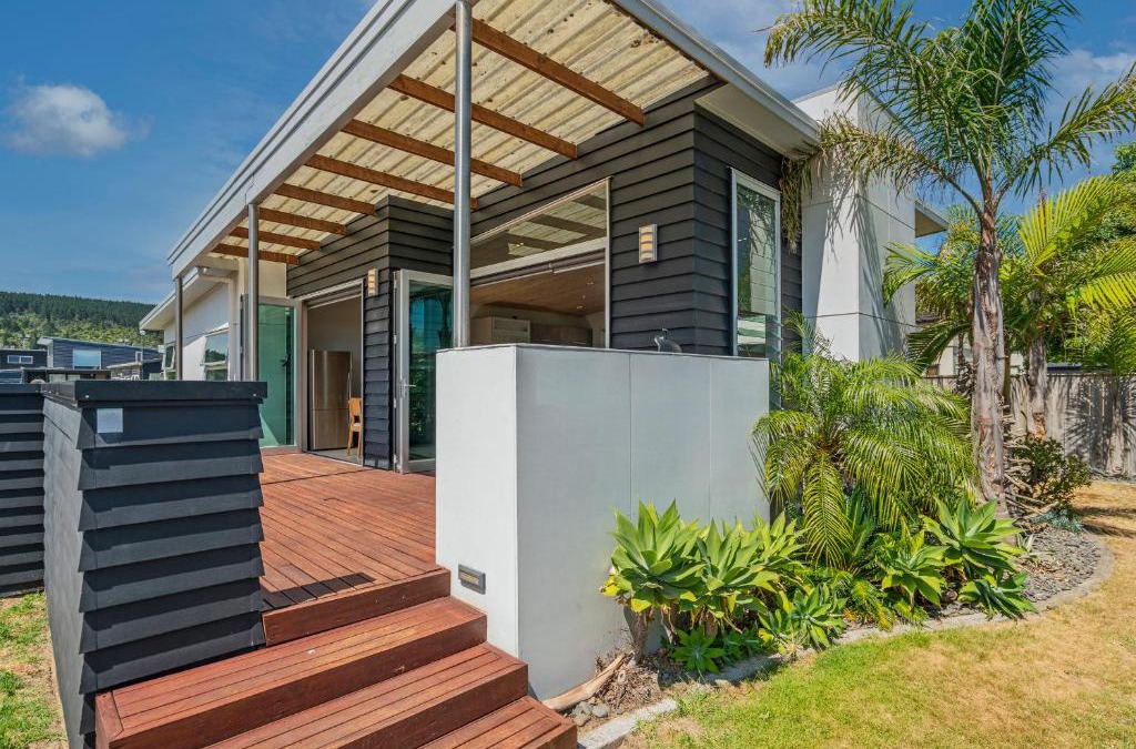 Whangamata House | Castaway Bach - Whangamata Holiday Home