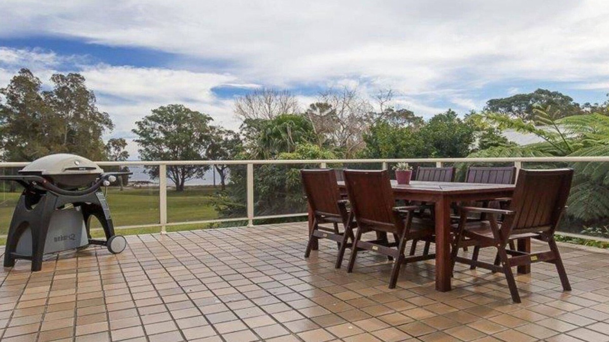 Soldiers Point House | Castaways, 36 Cromarty Road - Beachfront house