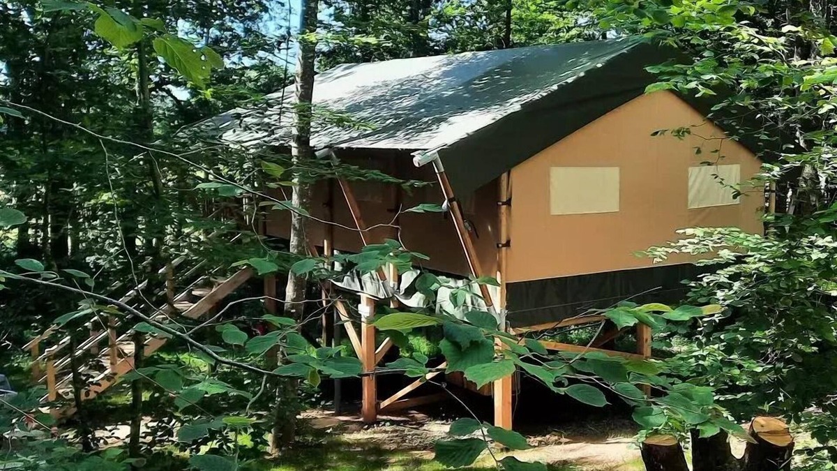 Biron Ski Chalet | Castelwood Lodges* - 4 Person Safari Tent