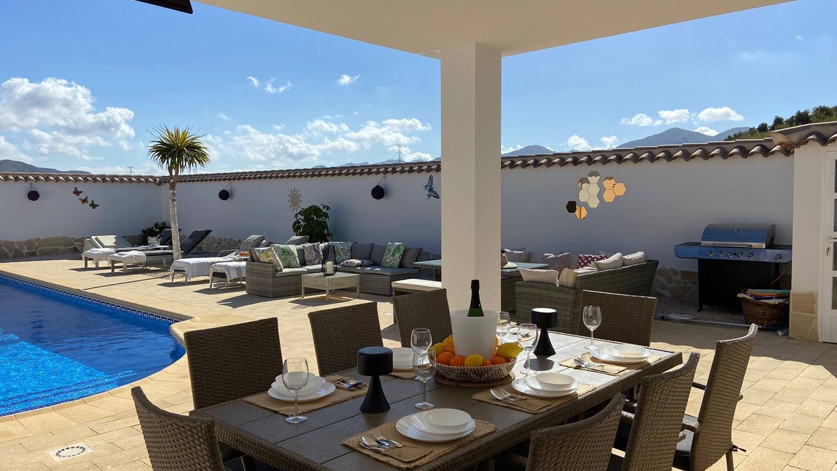 Majada del Moro Villa | Castillo Vista stunning, modern rural villa & large pool close to Lorca Town