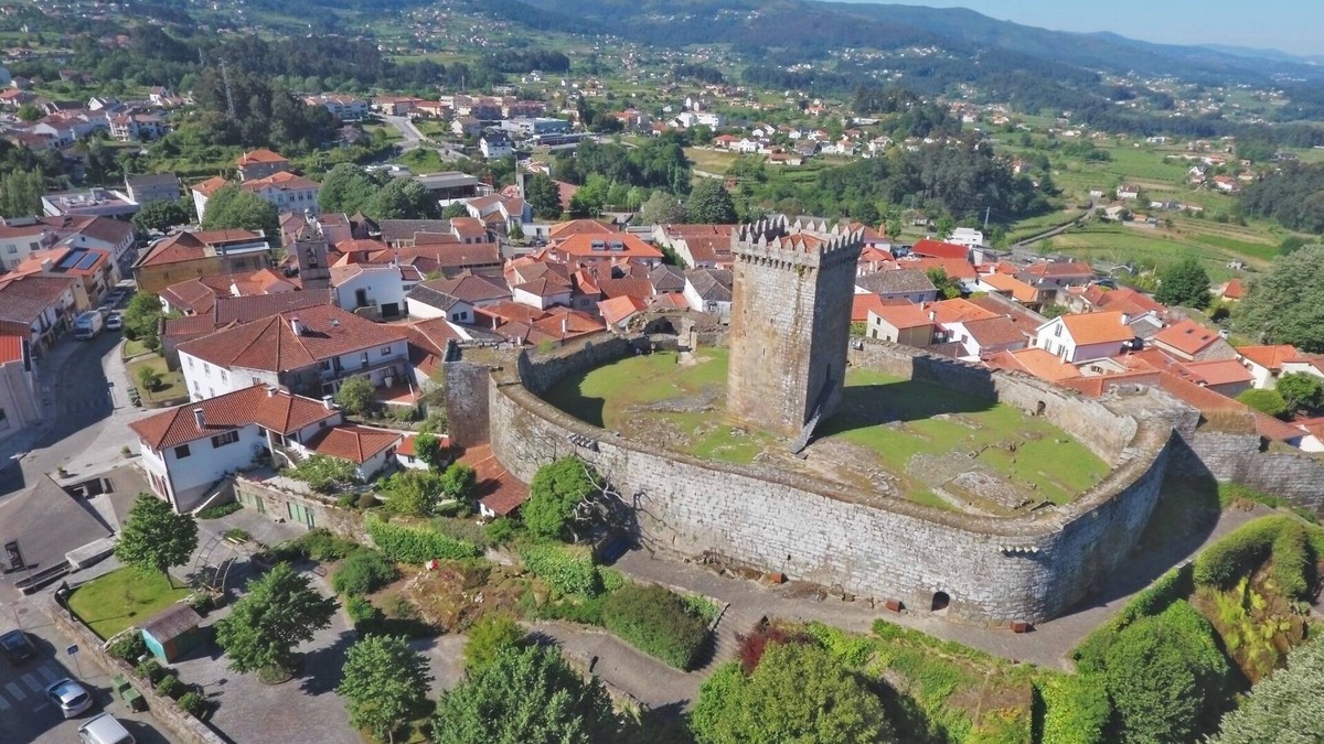 Vila Apartment | Castle Apartment | Town Centre | Northernmost town in Portugal