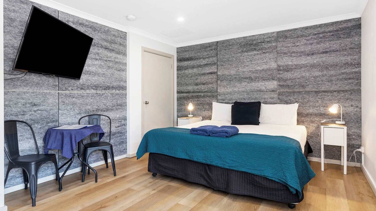 Busselton Bed & Breakfast | Castle Bay Room - 5 @ Observatory Guesthouse