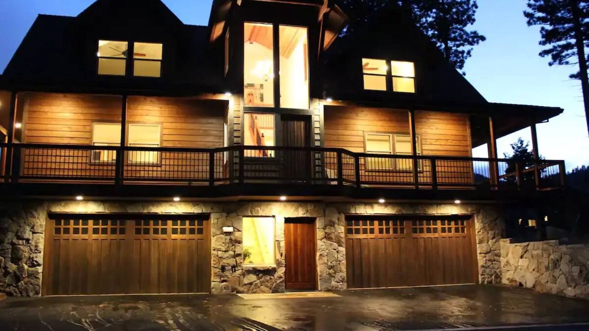 Mountain View Estates House | Castle-Cabin a Custom Vacation Home - Brand New.nn