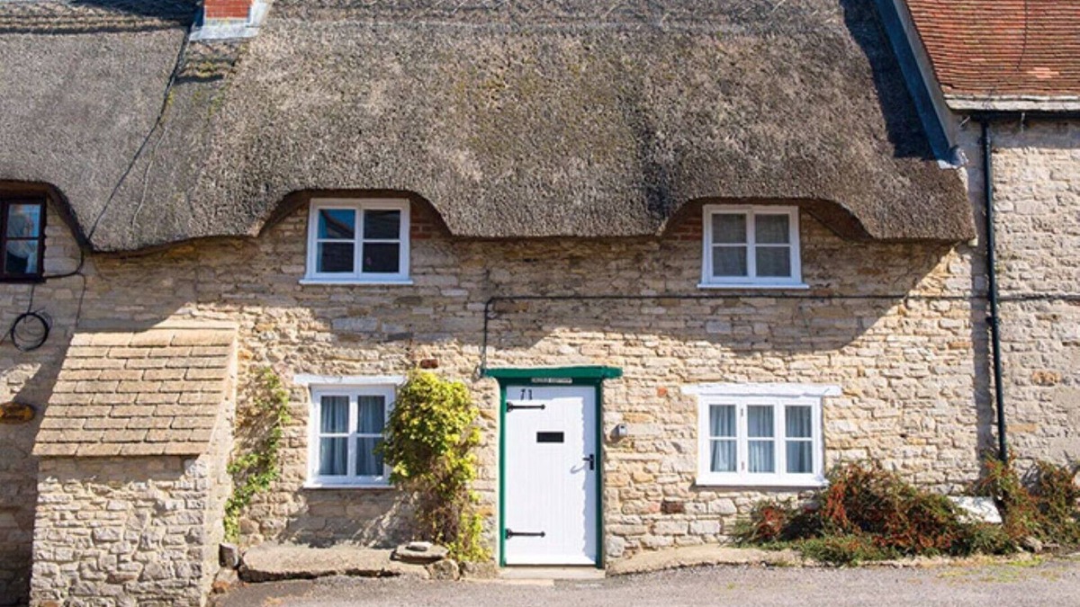 Corfe Cottage | Castle Cottage (Sleeps 5 + Baby)