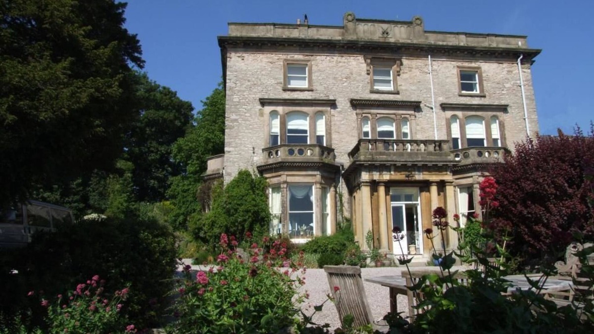 Denbigh Bed & Breakfast | Castle House B&B