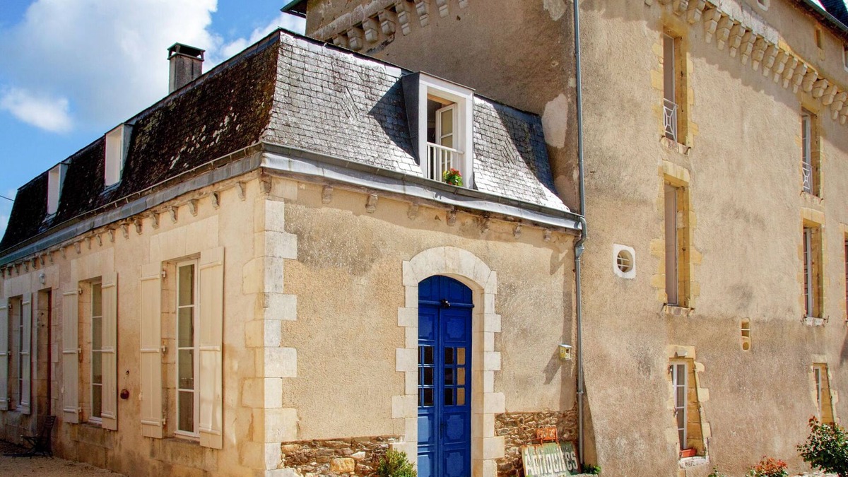 Chalais Apartment | Castle in Chaleix with Pool and Views