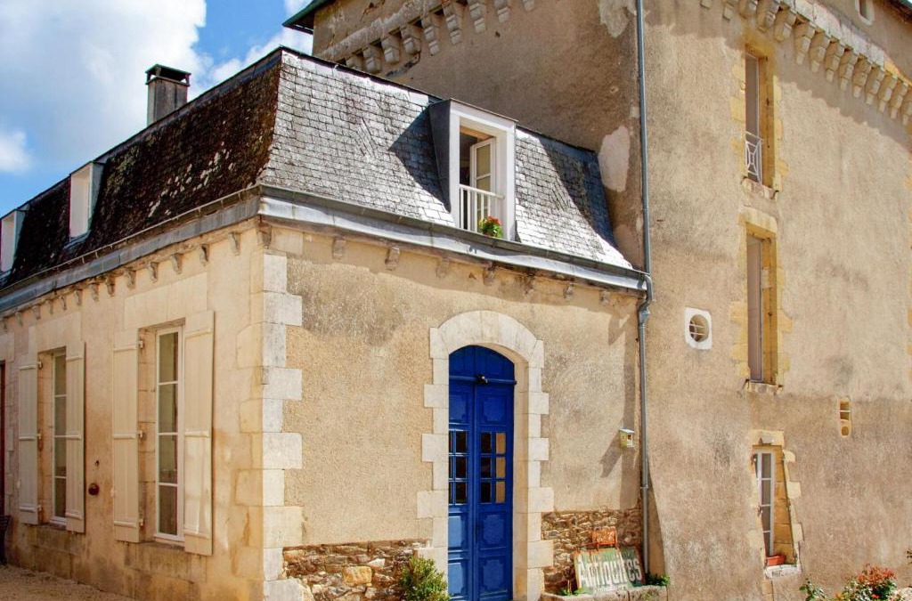 Chalais House | Castle in Chaleix with Pool and Views