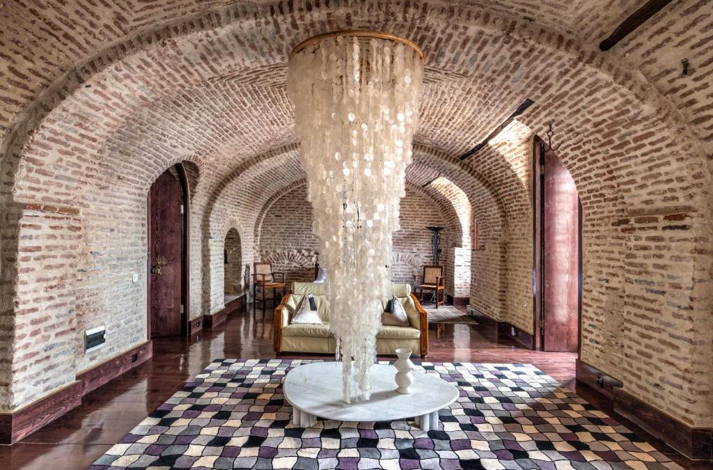Tbilisi City Centre Hotel | Castle in Old Town