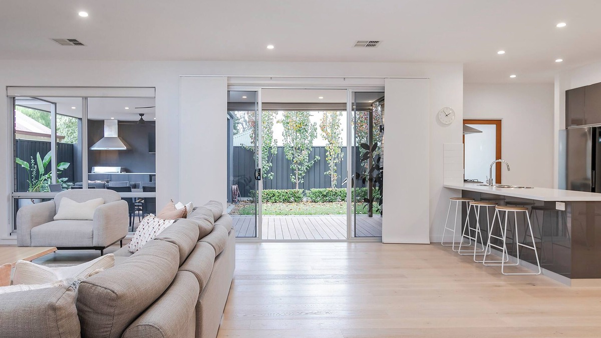 Prospect House | Castle - Pet Friendly, City Fringe, Office, Garage