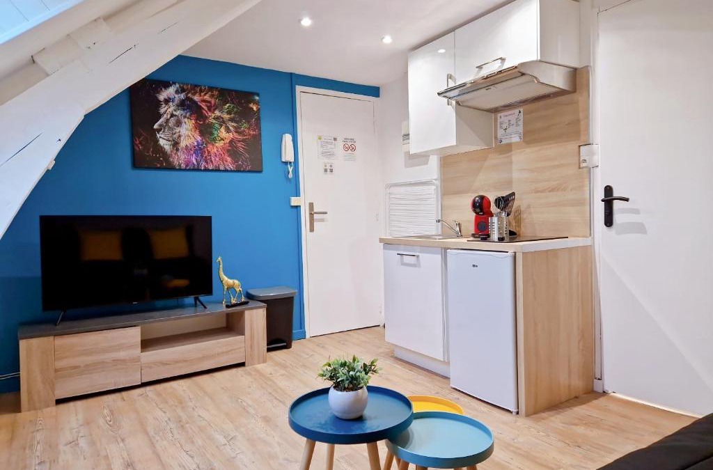 Pierrefonds Apartment | Castle room