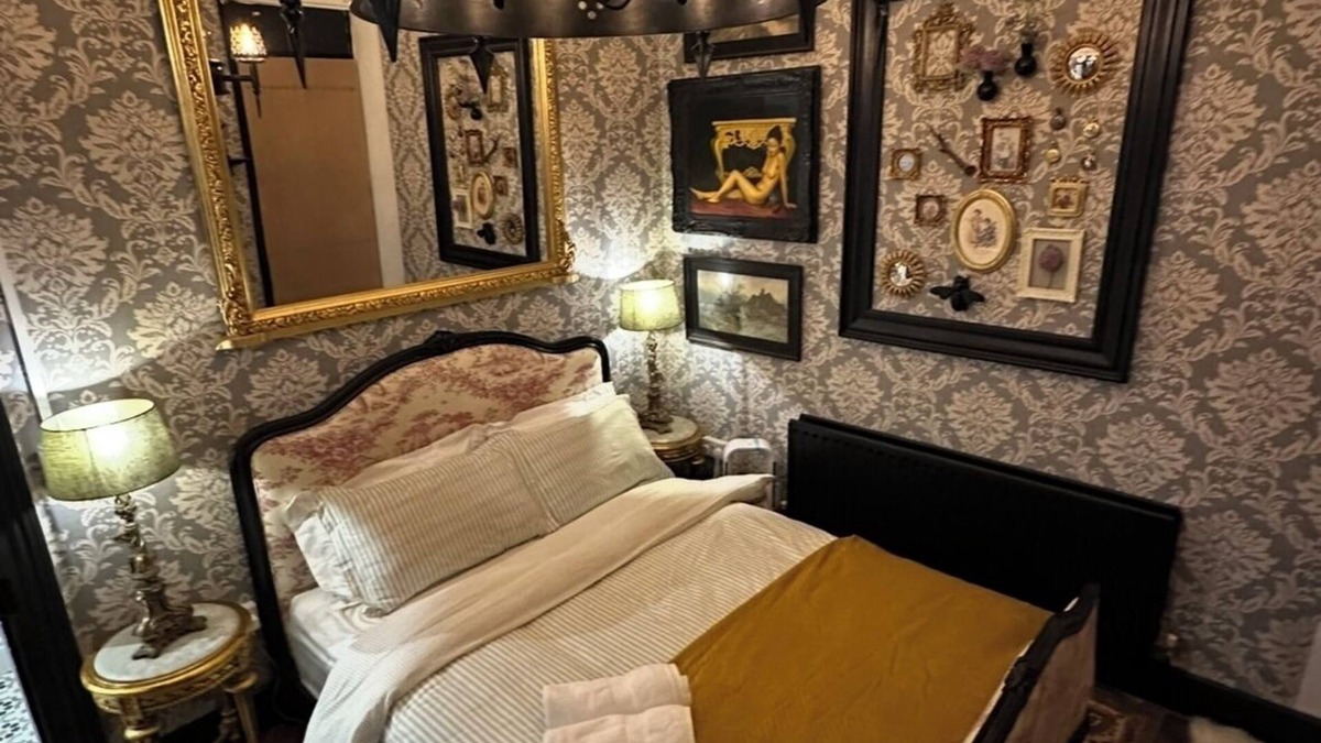Phibsborough Cabin | Castle Room @ The Royal Lodge Dublin