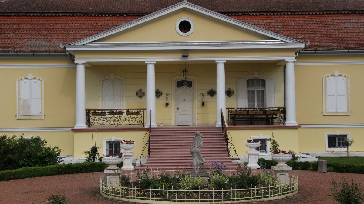 Becej House | Castle Schulhoff is amazing old castle with modern touch.