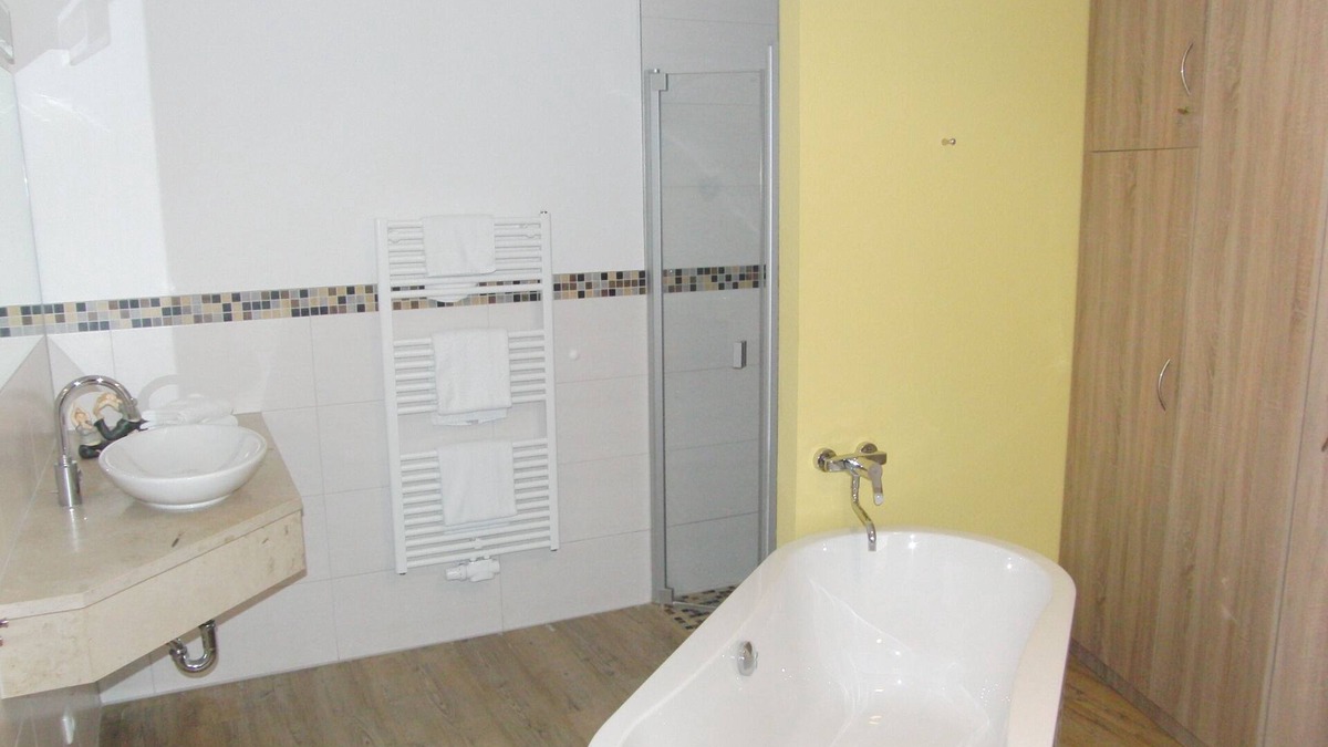 Kaschow Apartment | 'Castle Stargard': Apartment for up to 3 guests (with extra bed) & pets