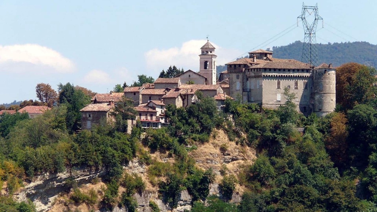 Casaleggio Boiro House | Castle Suite