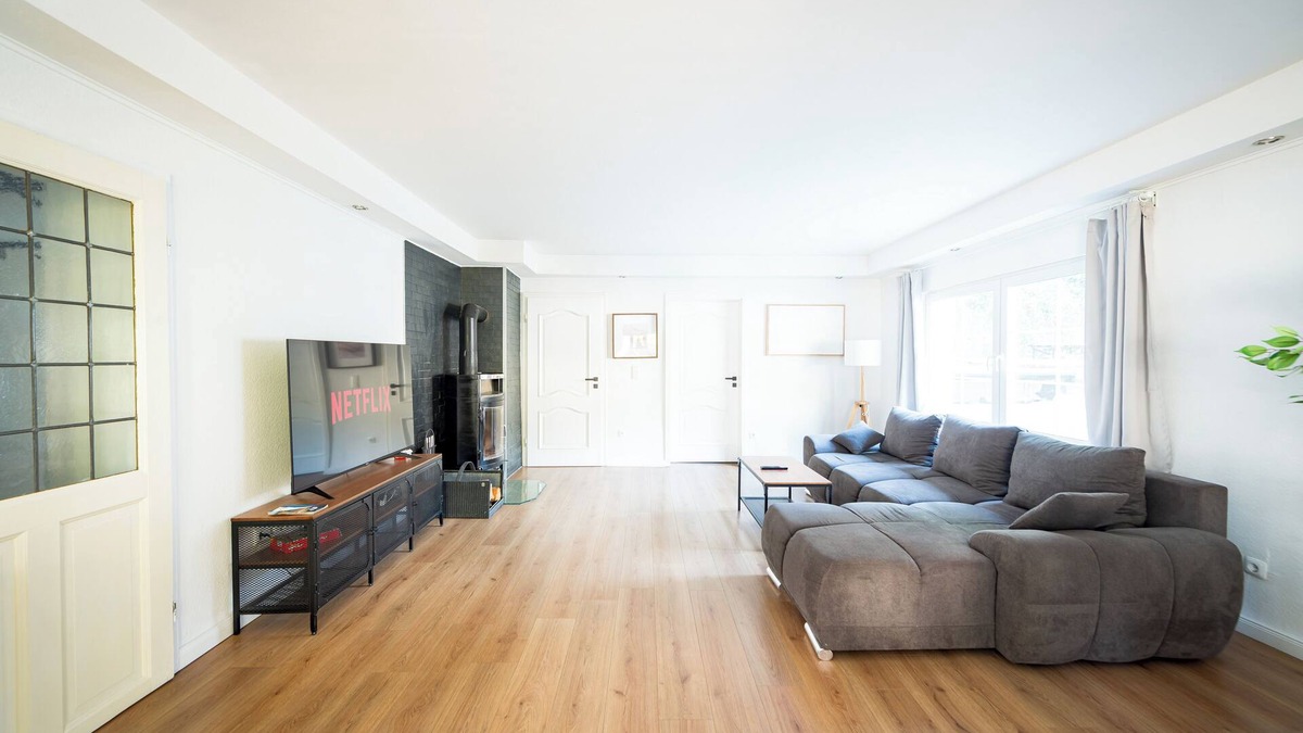 Orth Apartment | Castle view: A1connection/fireplace/parking/kitchen