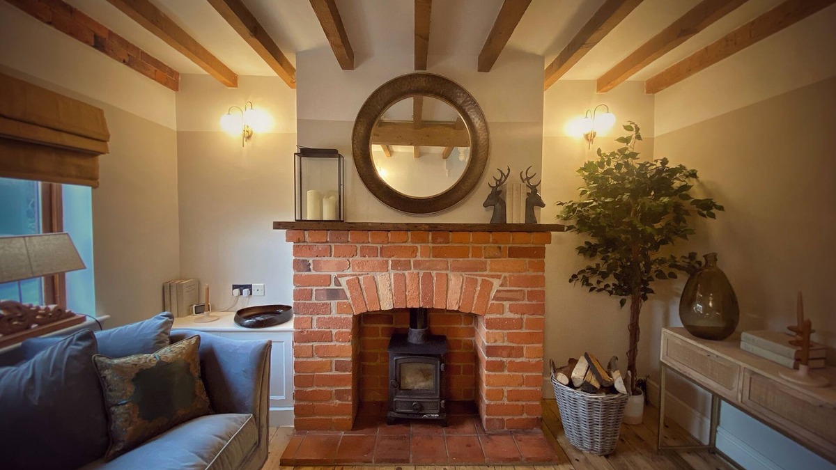 Tutbury Cottage | Castle View by Peakes Retreats. Romantic, Cosy Cottage in Historical Tutbury