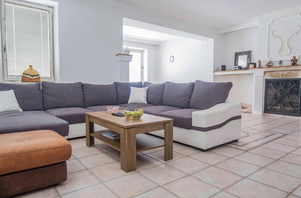 Krasnohorske Podhradie House | Castle Village Apartment