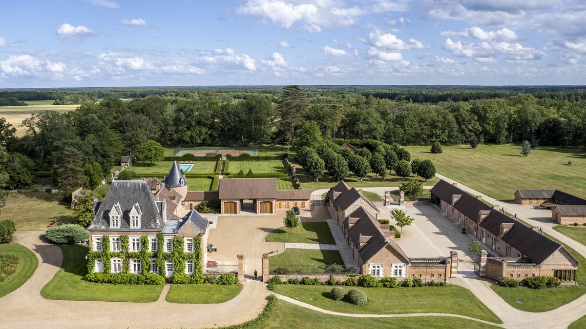 Montrieux-en-Sologne Other | Castle with swimming pool and tennis, for rent in Sologne