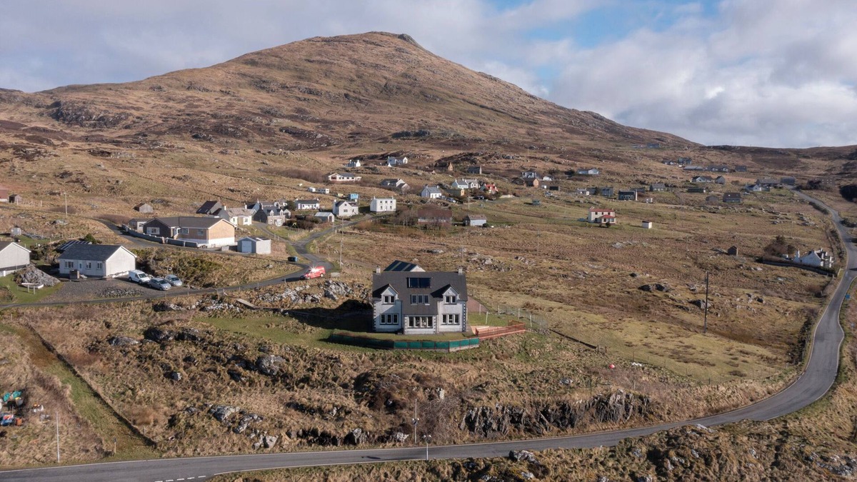 Castlebay House | CASTLEBAY VIEW, pet friendly in Castlebay, Isle Of Barra
